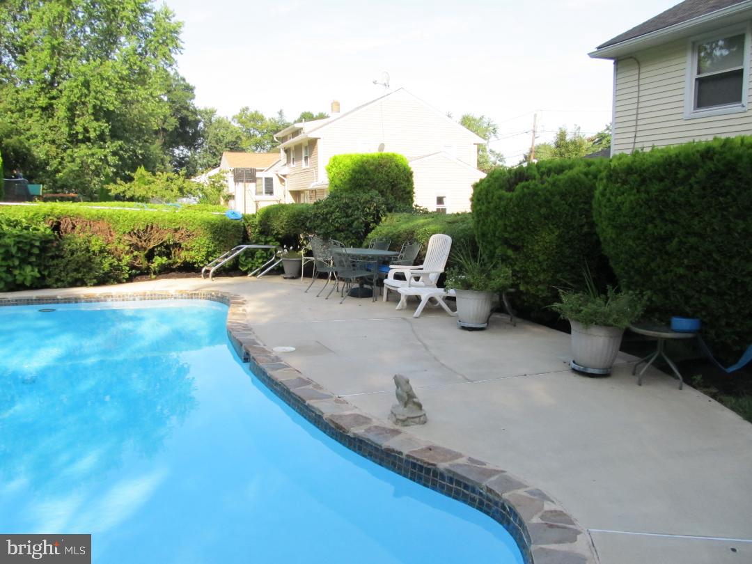 324 Farmdale Road Moorestown, NJ 08057 - Photo 29 of 35 Last one in is a rotten egg!
