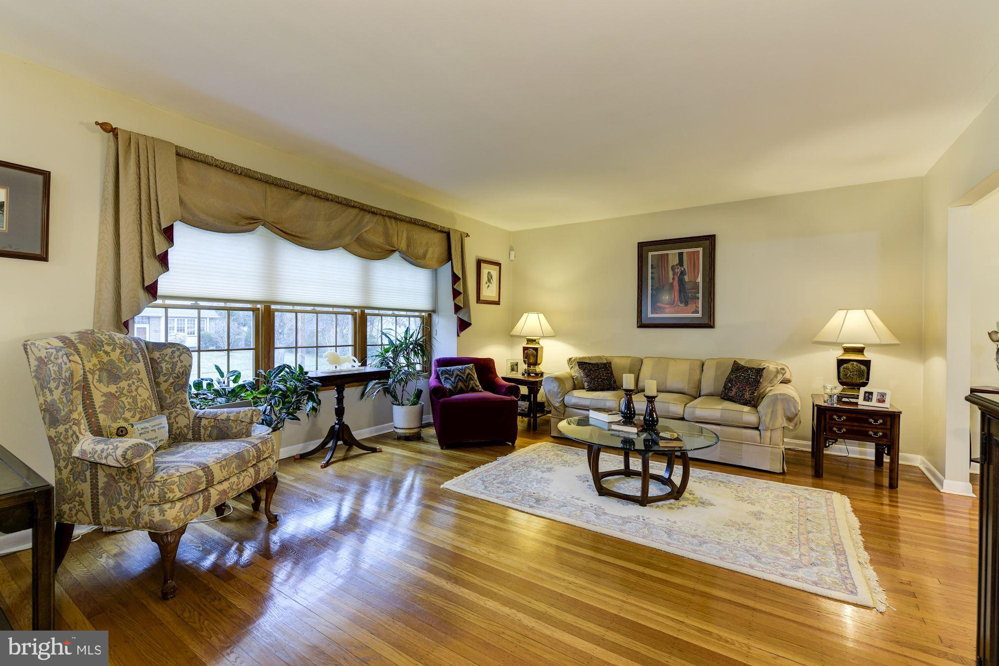 324 Farmdale Road Moorestown, NJ 08057 - Photo 5 of 35 Spacious Living room w/hardwood floors