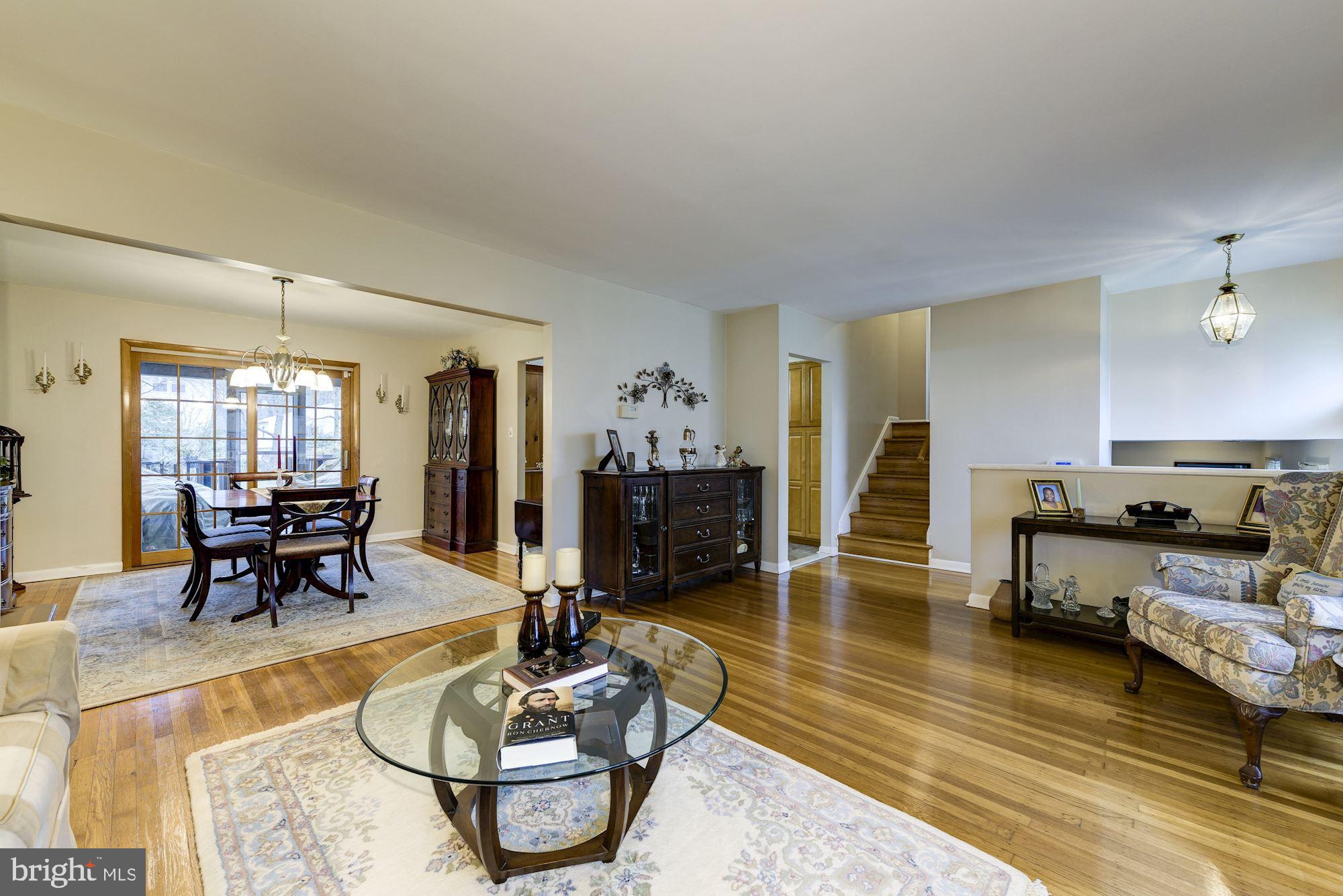 324 Farmdale Road Moorestown, NJ 08057 - Photo 6 of 35 Living room