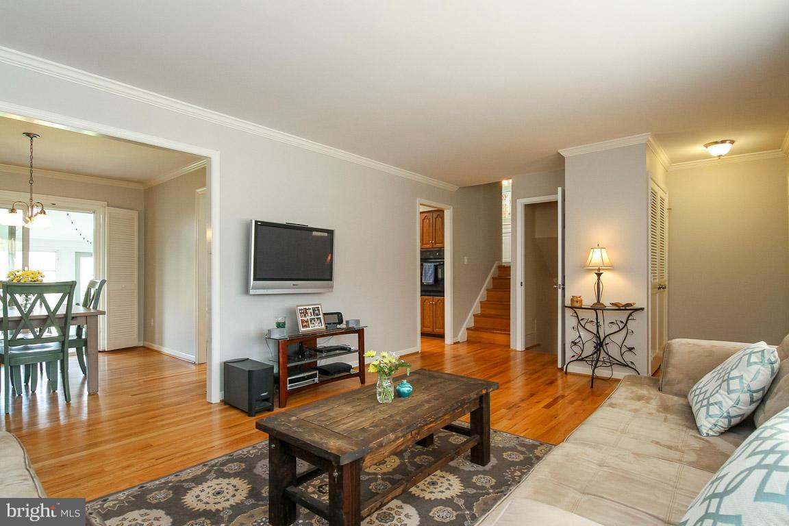 9810 Botsford Road Manassas, VA 20109 - Photo 3 of 30 Living Room