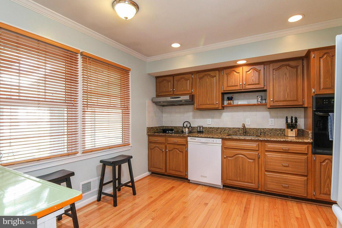 9810 Botsford Road Manassas, VA 20109 - Photo 7 of 30 Kitchen