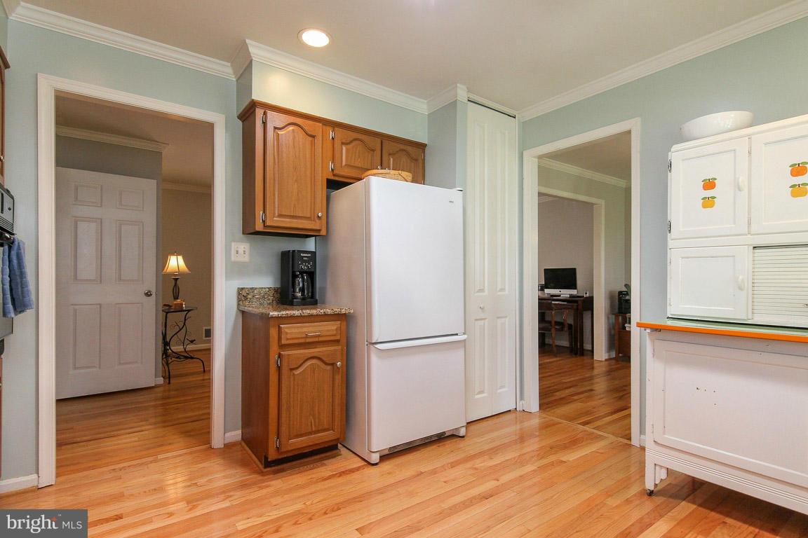 9810 Botsford Road Manassas, VA 20109 - Photo 8 of 30 Kitchen