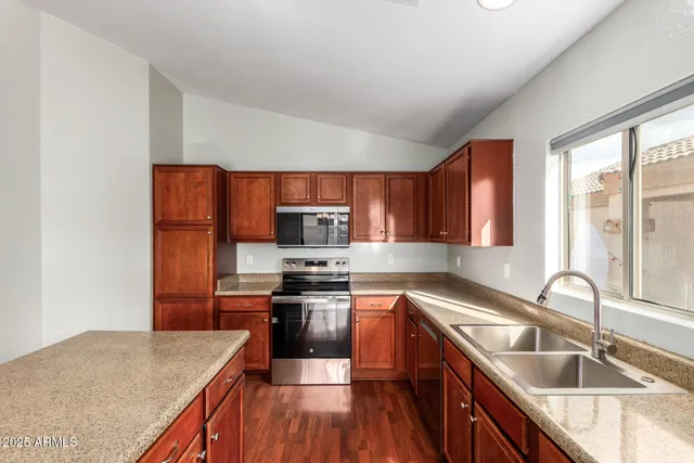 a view of empty room with window