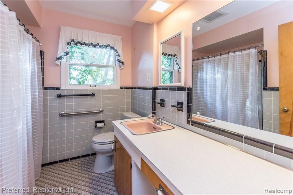 28244 Peppermill Road Farmington Hills, MI 48331 - Photo 17 of 28