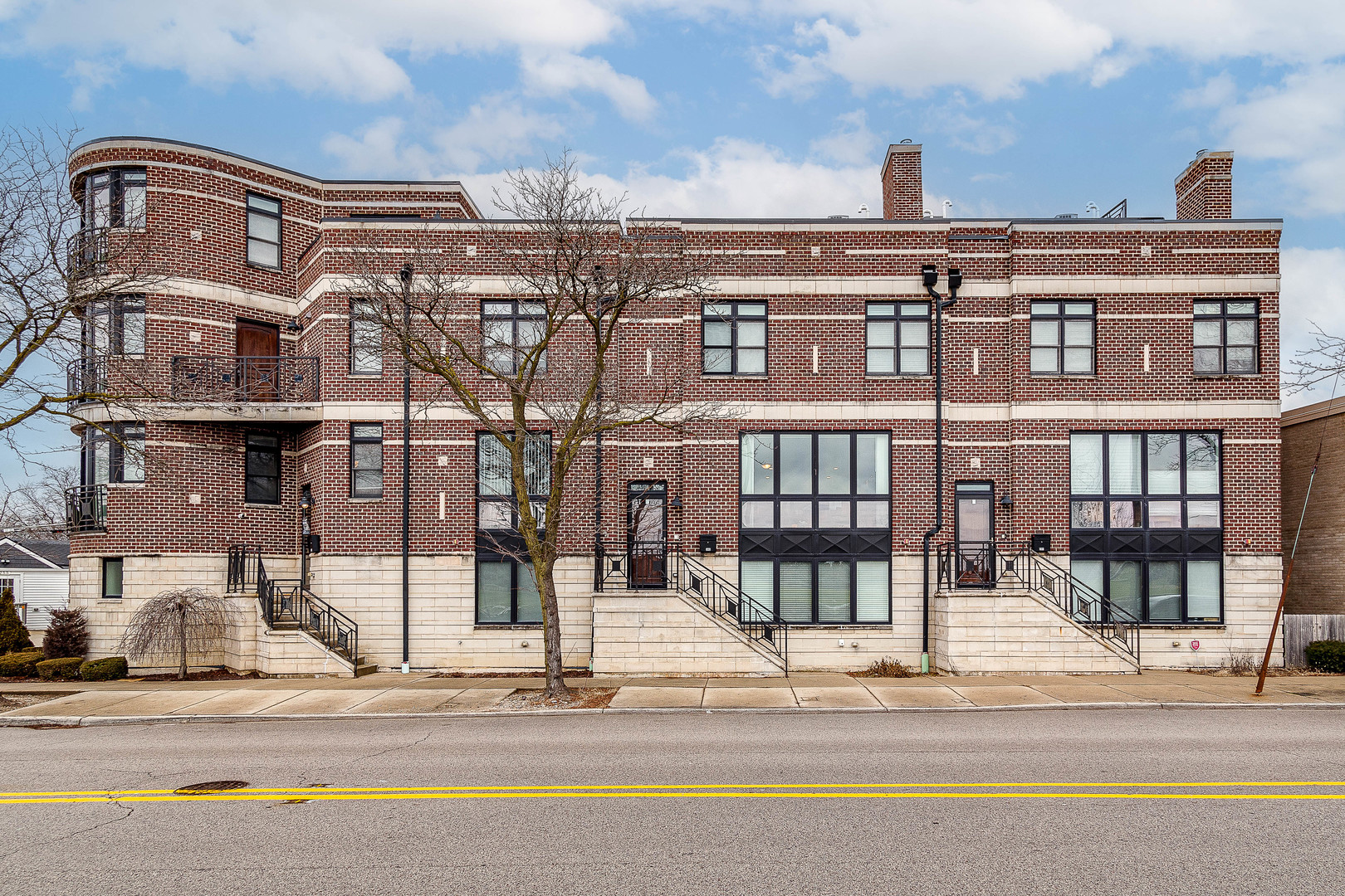 241 North Northwest Highway Park Ridge, IL 60068 - Photo 1 of 28 a view of a large building