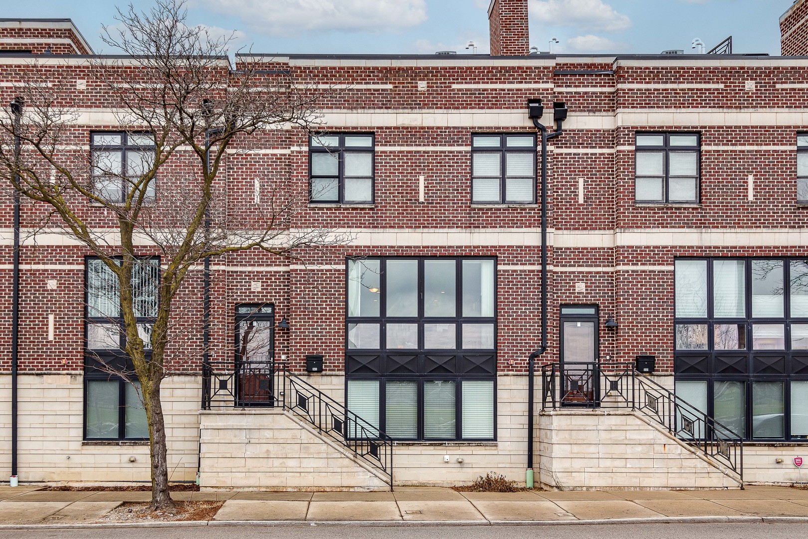 241 North Northwest Highway Park Ridge, IL 60068 - Photo 2 of 28 a view of a brick building with a window