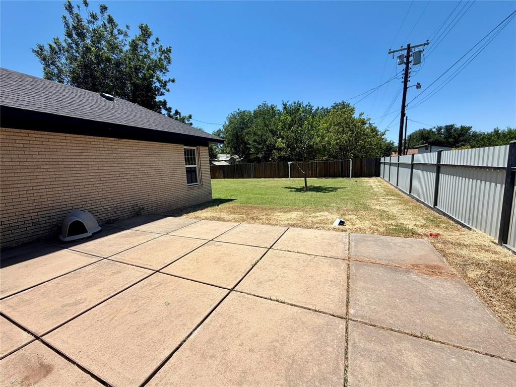 908 Cain Street Quanah, TX 79252 - Photo 12 of 15
