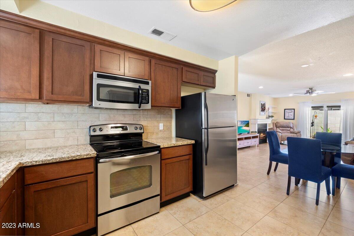 1450 East Bethany Home Road, Unit 28 Phoenix, AZ 85014 - Photo 14 of 20 03-Kitchen