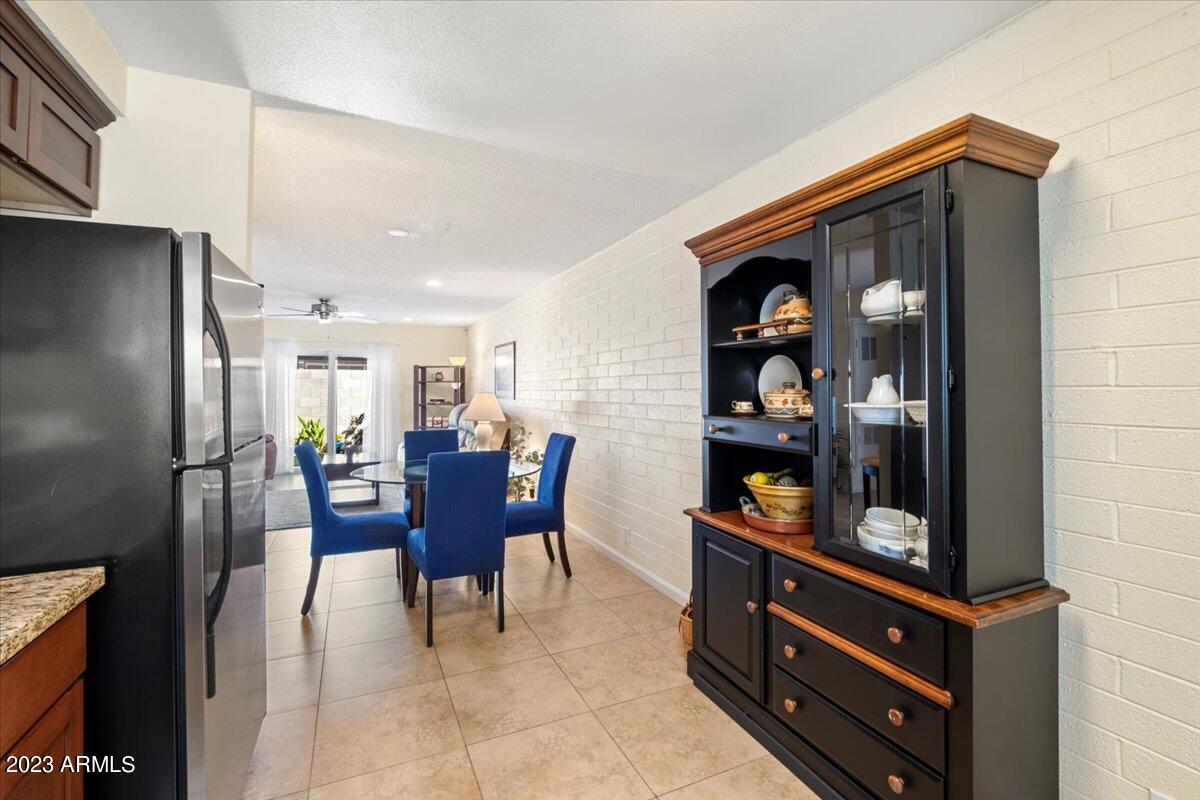 1450 East Bethany Home Road, Unit 28 Phoenix, AZ 85014 - Photo 17 of 20 05-Kitchen & Dining