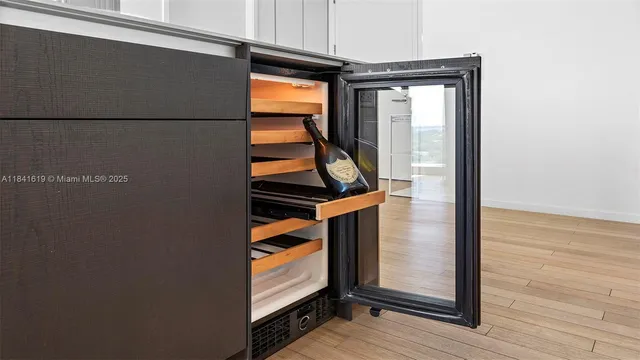 $25,000 | 2901 Collins Avenue, Unit 1403, Miami Beach, FL 33140