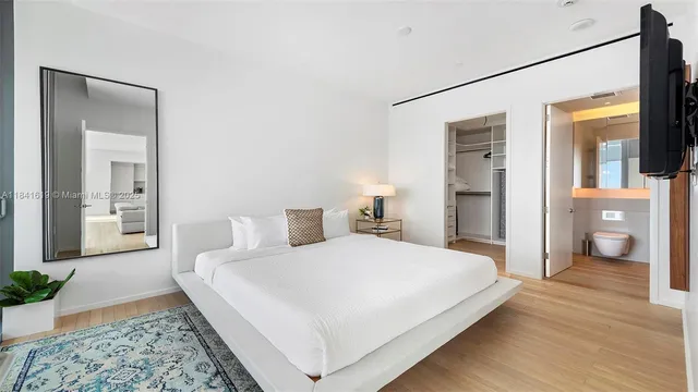 $25,000 | 2901 Collins Avenue, Unit 1403, Miami Beach, FL 33140