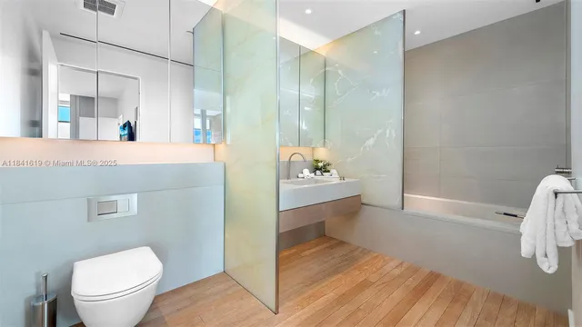 $25,000 | 2901 Collins Avenue, Unit 1403, Miami Beach, FL 33140