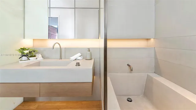 $25,000 | 2901 Collins Avenue, Unit 1403, Miami Beach, FL 33140