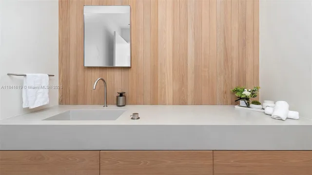 $25,000 | 2901 Collins Avenue, Unit 1403, Miami Beach, FL 33140