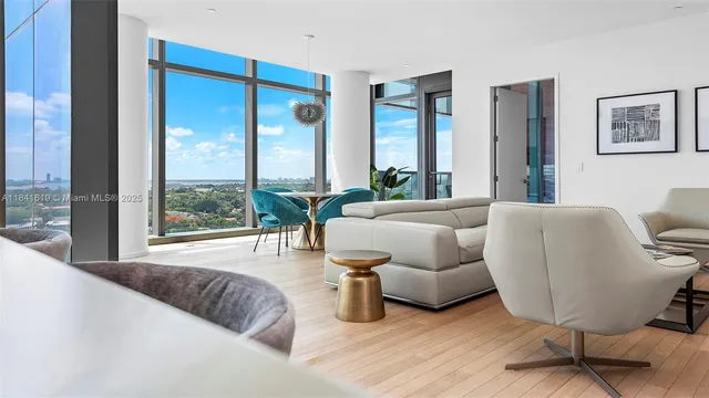 $25,000 | 2901 Collins Avenue, Unit 1403, Miami Beach, FL 33140