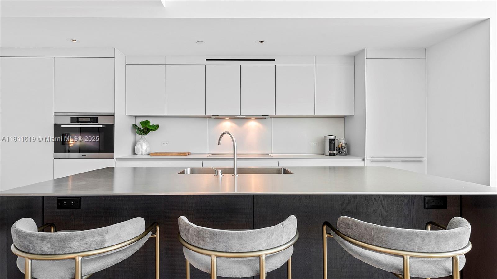 2901 Collins Avenue, Unit 1403 Miami Beach, FL 33140 - Photo 4 of 23