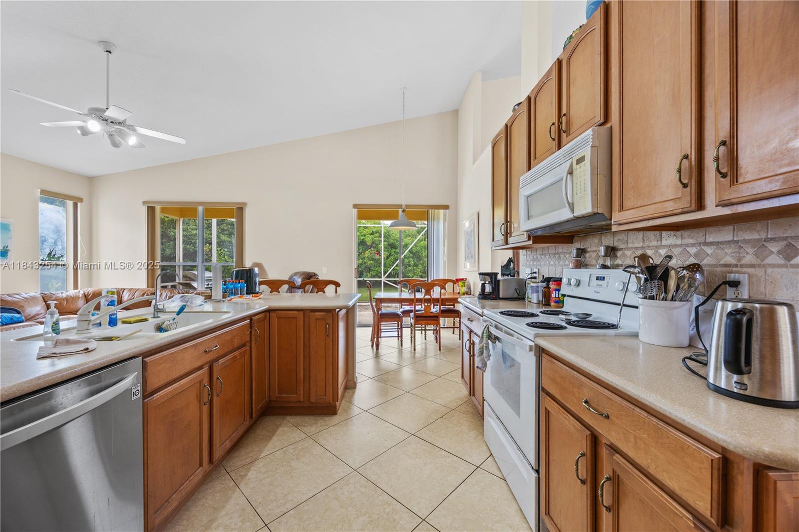 18651 Cassandra Pointe Lane Boca Raton, FL 33496 - Photo 10 of 33 Gallery Image 10