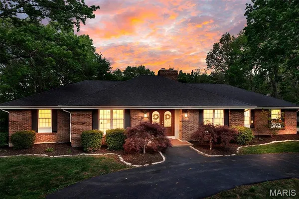 $899,900 | 13021 Saller Drive, Sunset Hills, MO 63127