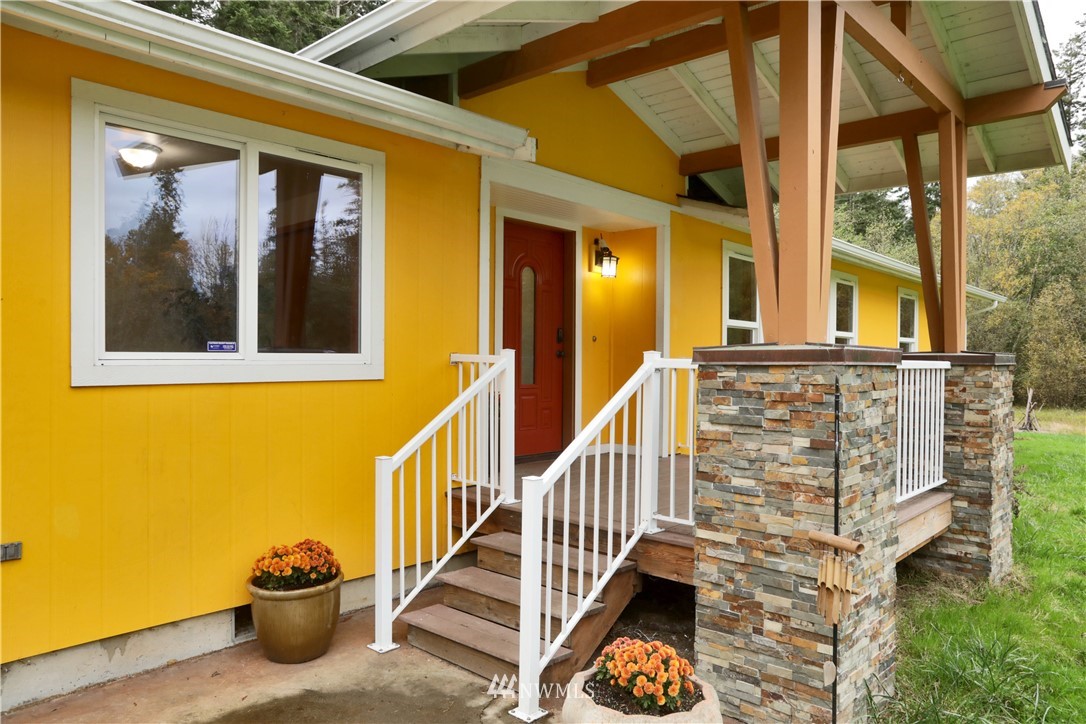 6416 Wahl Road Freeland, WA 98249 - Photo 2 of 40 a view of a house with a window