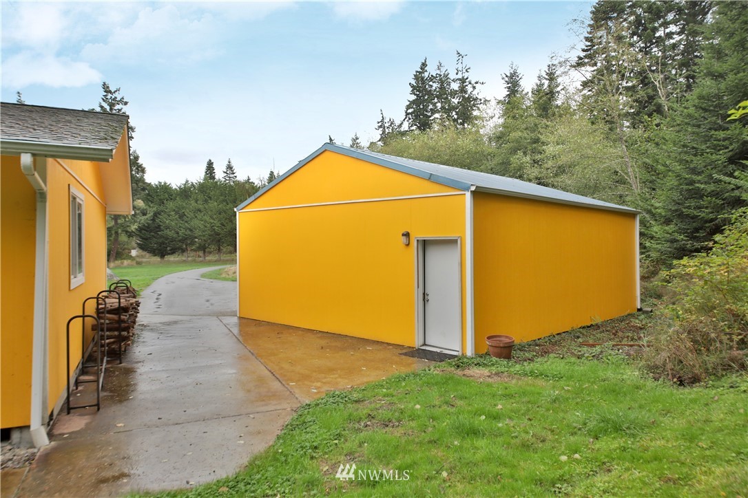 6416 Wahl Road Freeland, WA 98249 - Photo 31 of 40 a view of a backyard