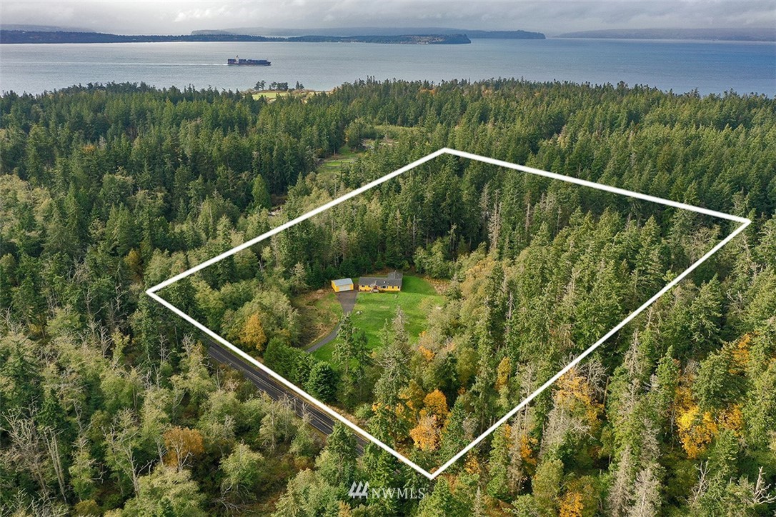 6416 Wahl Road Freeland, WA 98249 - Photo 39 of 40 a view of a tennis court