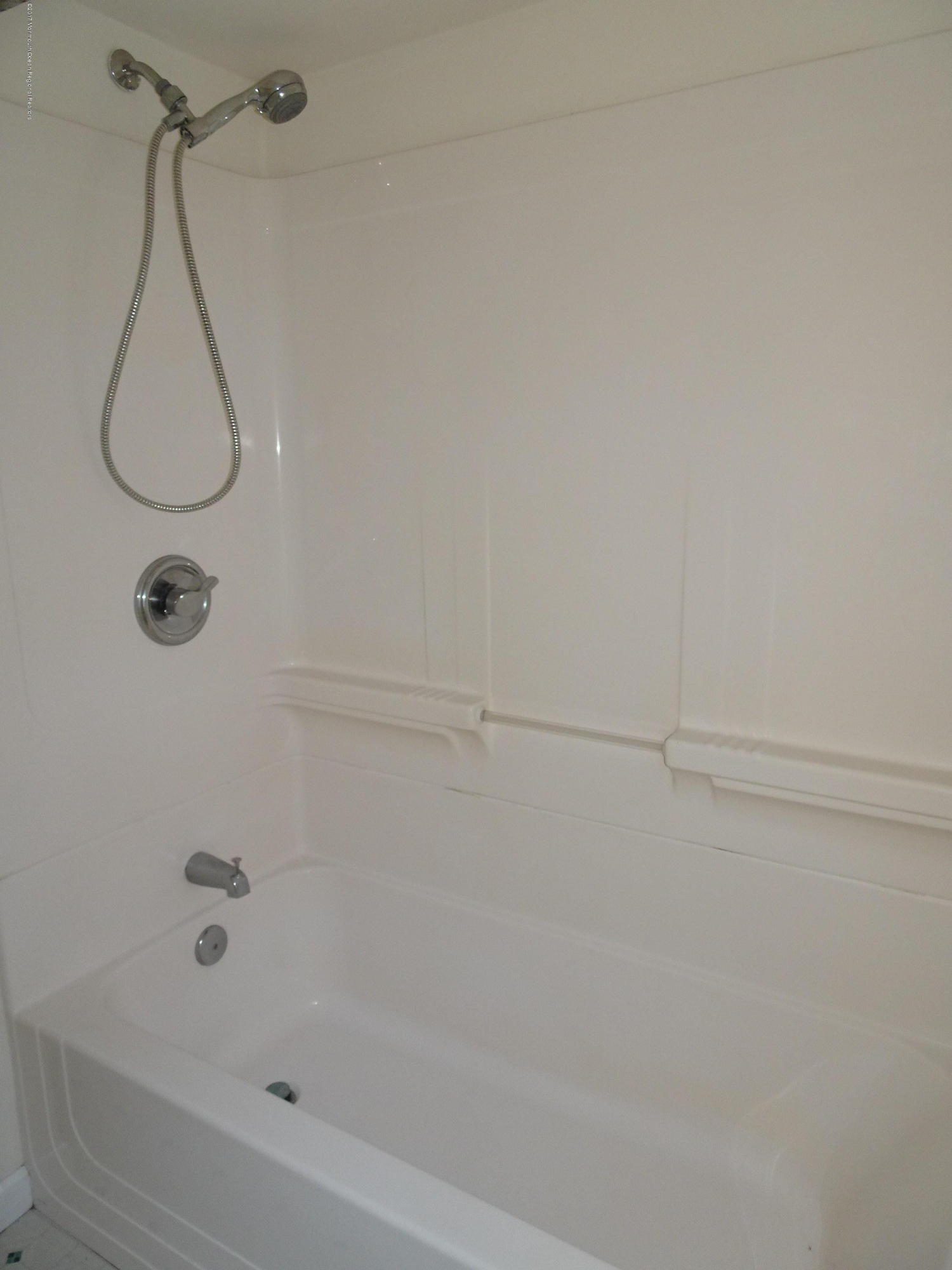 32 North Street Highlands, NJ 07732 - Photo 11 of 14 FULL BATH