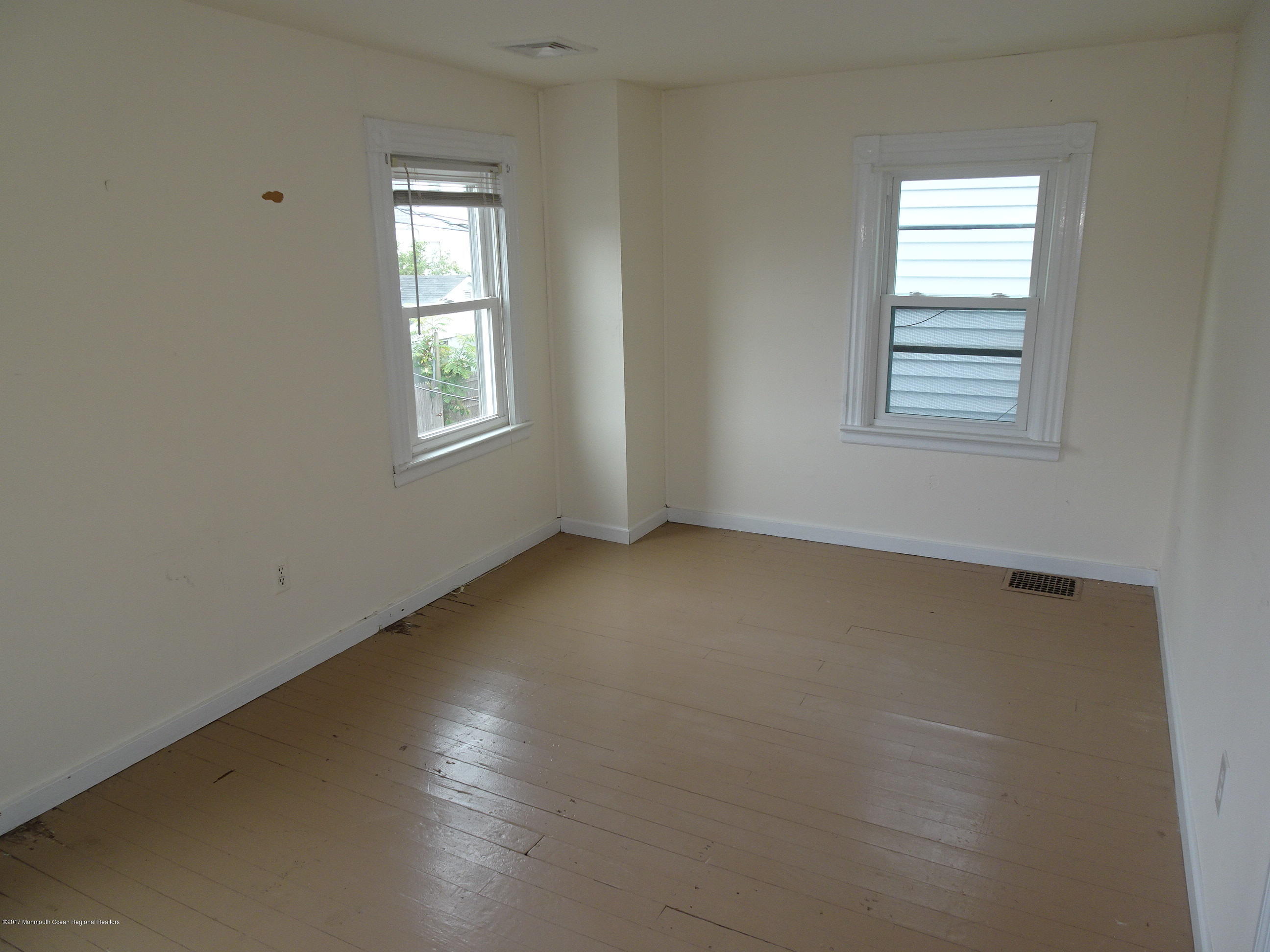 32 North Street Highlands, NJ 07732 - Photo 8 of 14 BEDROOM - UPPER