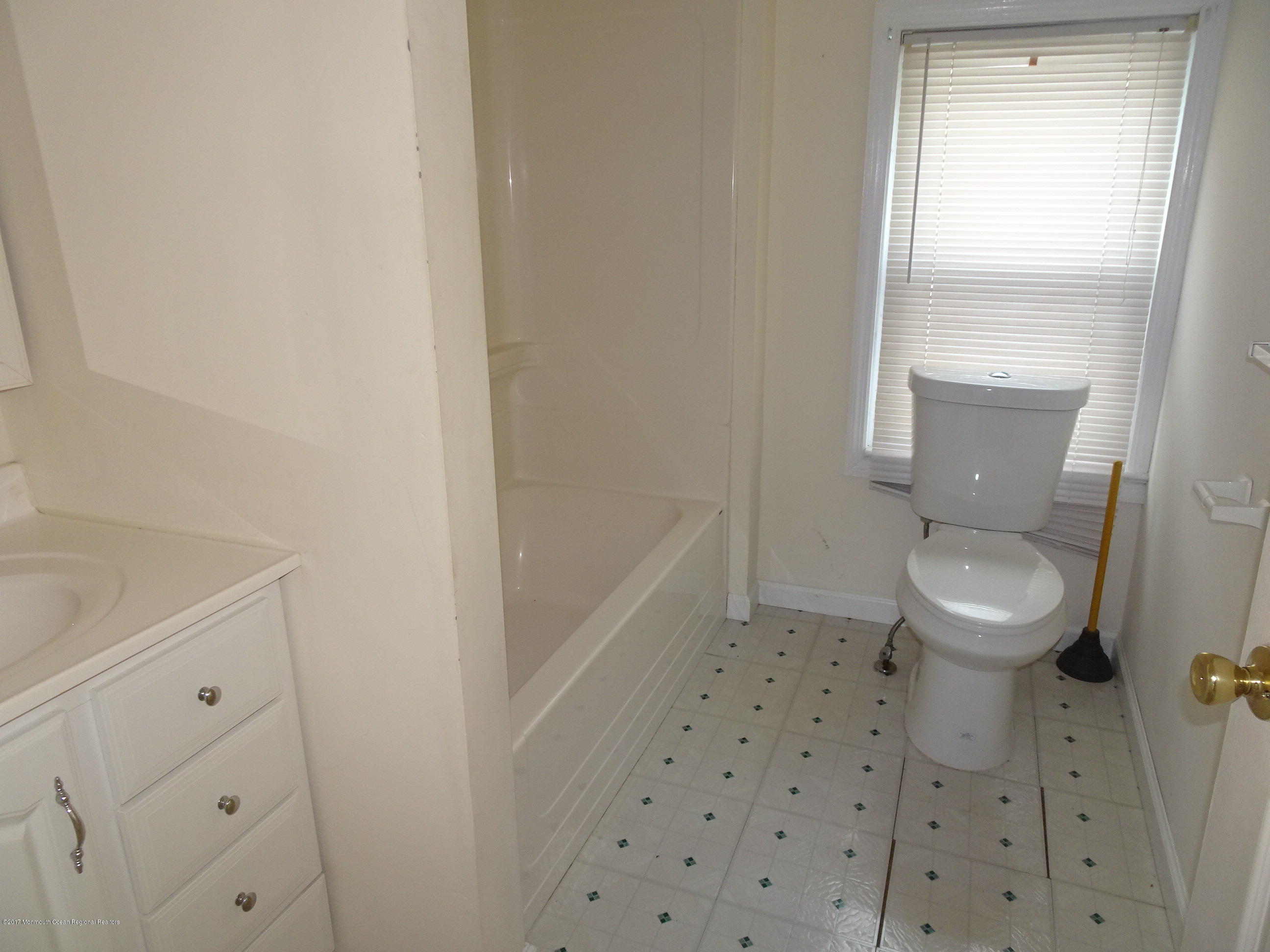 32 North Street Highlands, NJ 07732 - Photo 10 of 14 FULL BATH