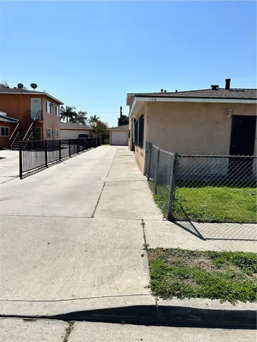 a view of a terrace with sky view