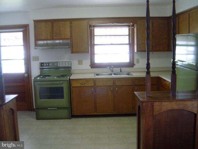 604 Stockton Road Front Royal, VA 22630 - Photo 2 of 6 Kitchen