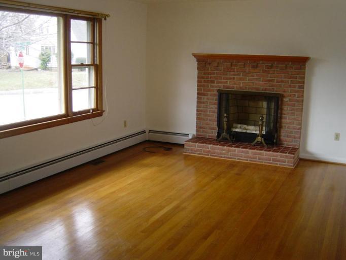 604 Stockton Road Front Royal, VA 22630 - Photo 4 of 6 Living Room