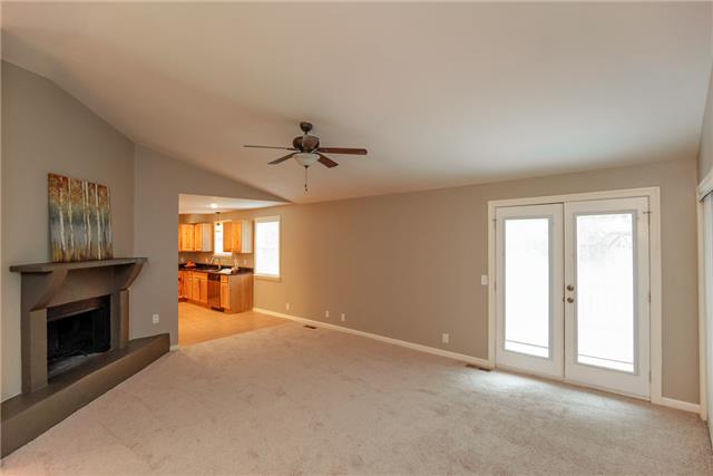 6006 Temple Road Nashville, TN 37221 - Photo 8 of 20 This voluminous room will allow for nearly any configuration, to maximize your options to decorate. The natural sunlight is plentiful and brings out a bright and airy feel, making others relax to allow for a peaceful rest.