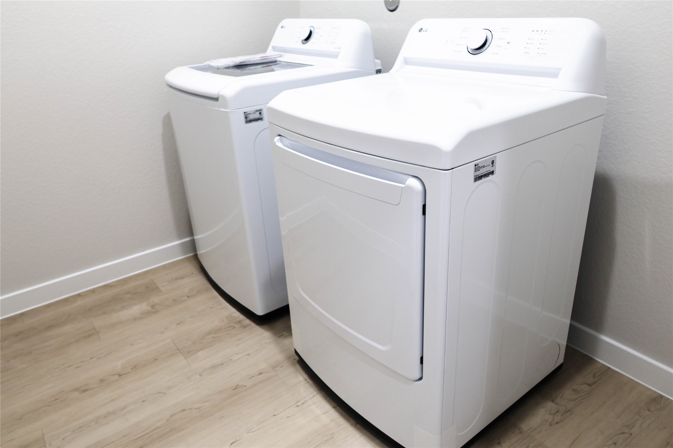 247 Brazen Forest Trail Magnolia, TX 77354 - Photo 6 of 18 a utility room with dryer and washer