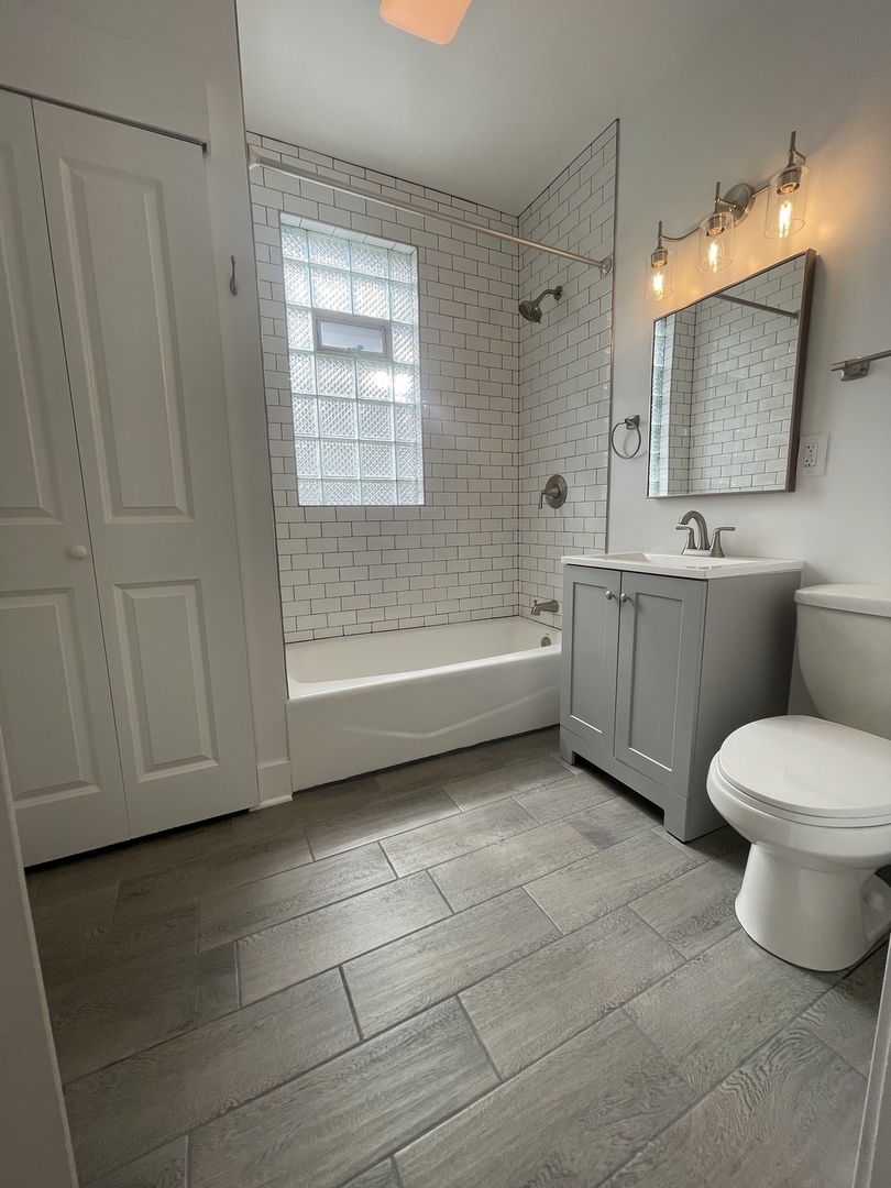 2416 North Springfield Avenue, Unit 2 Chicago, IL 60647 - Photo 8 of 9 a bathroom with a toilet a sink and bathtub