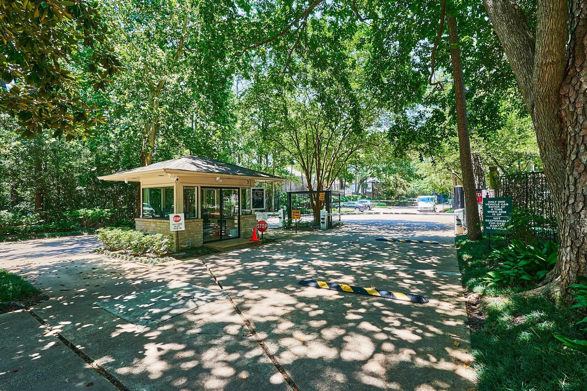 201 Vanderpool Lane, Unit 113 Houston, TX 77024 - Photo 40 of 45 a backyard of a house with table and chairs under an umbrella