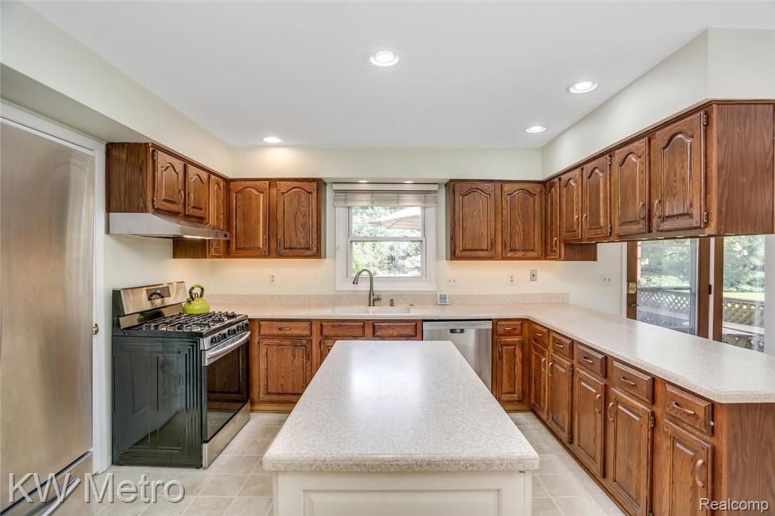 1452 Royal Crescent Street Rochester, MI 48306 - Photo 17 of 35 1452 Royal Crescent St-large-021-34-1452 Royal Crescent Street-1500x1000-72dpi.jpg