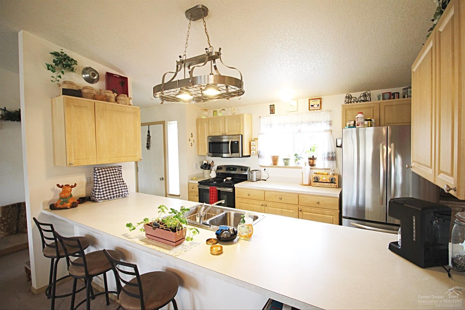 67006 Central Street Bend, OR 97703 - Photo 14 of 22 Breakfast Bar and Bright Open Kitchen! N