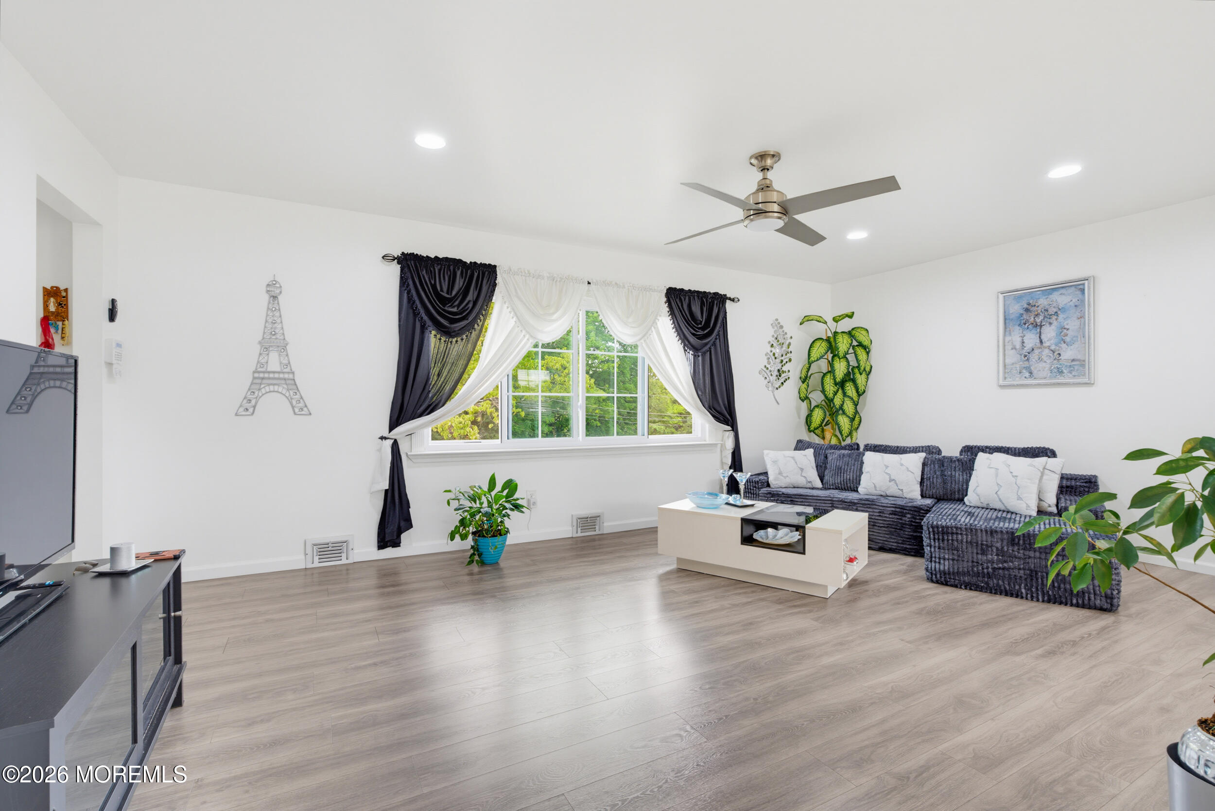 125 Higgins Road Matawan, NJ 07747 - Photo 10 of 52 7_therealdealstudio-11