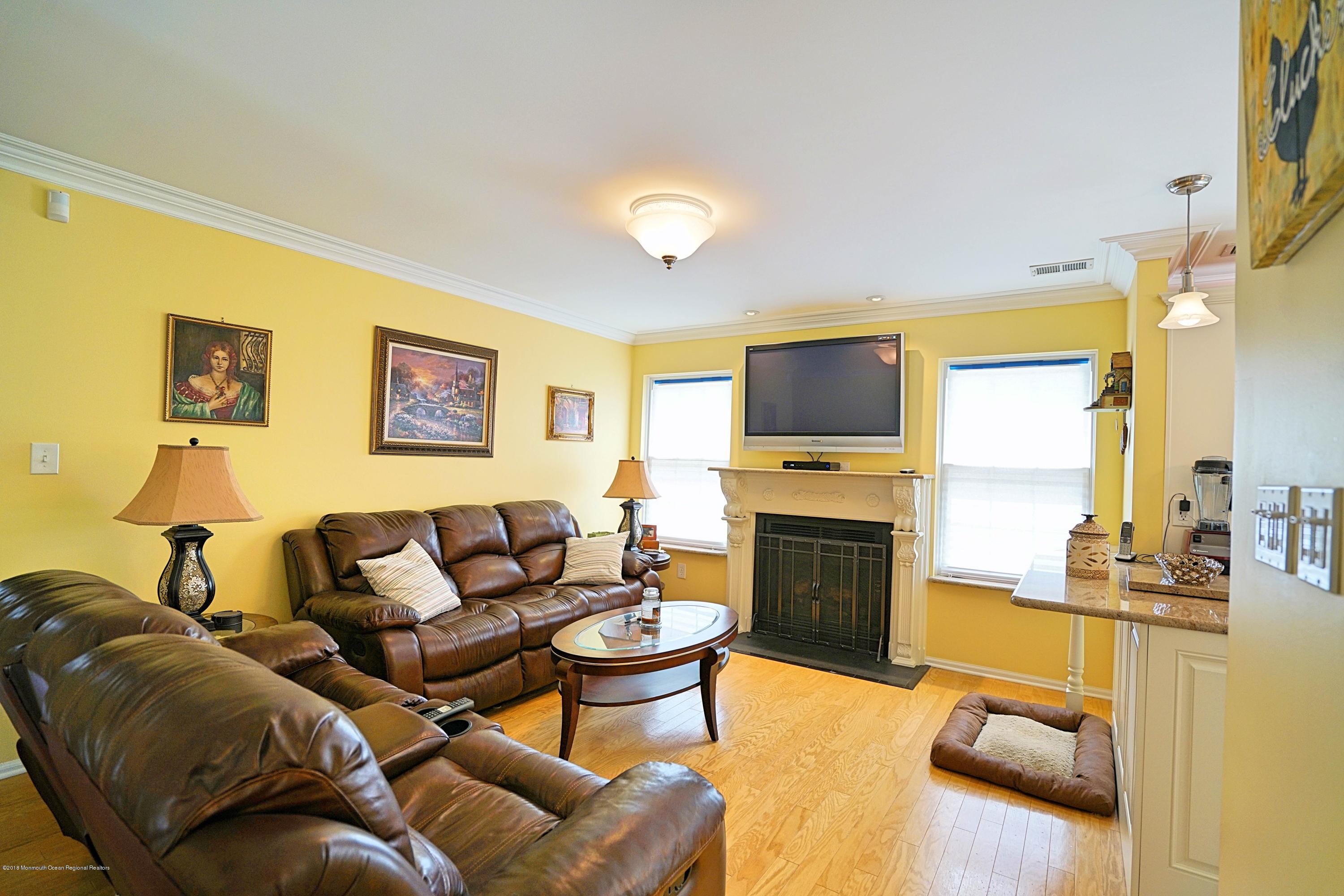 1 Bridle Path Tinton Falls, NJ 07753 - Photo 2 of 15 DSC09741_Fotor