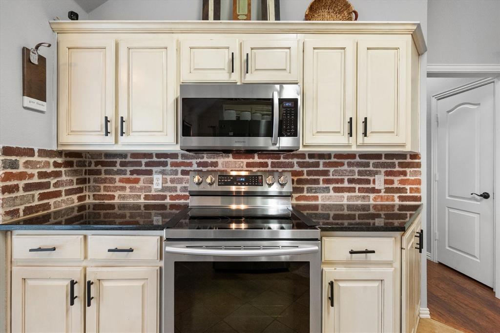 1014 Baltic Avenue Midlothian, TX 76065 - Photo 17 of 36