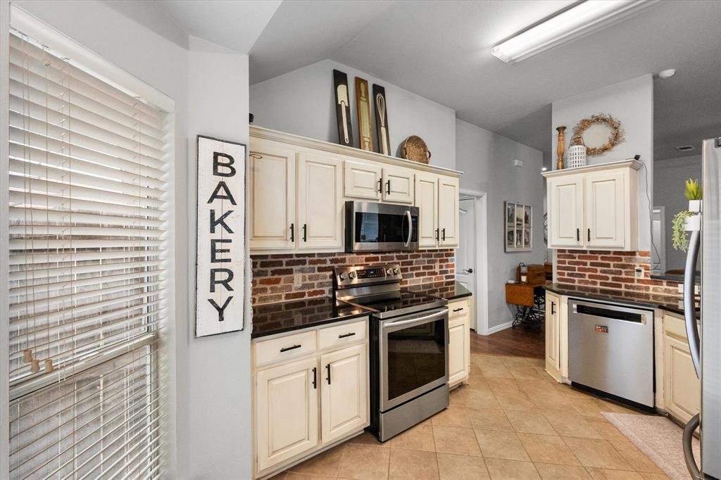 1014 Baltic Avenue Midlothian, TX 76065 - Photo 22 of 36