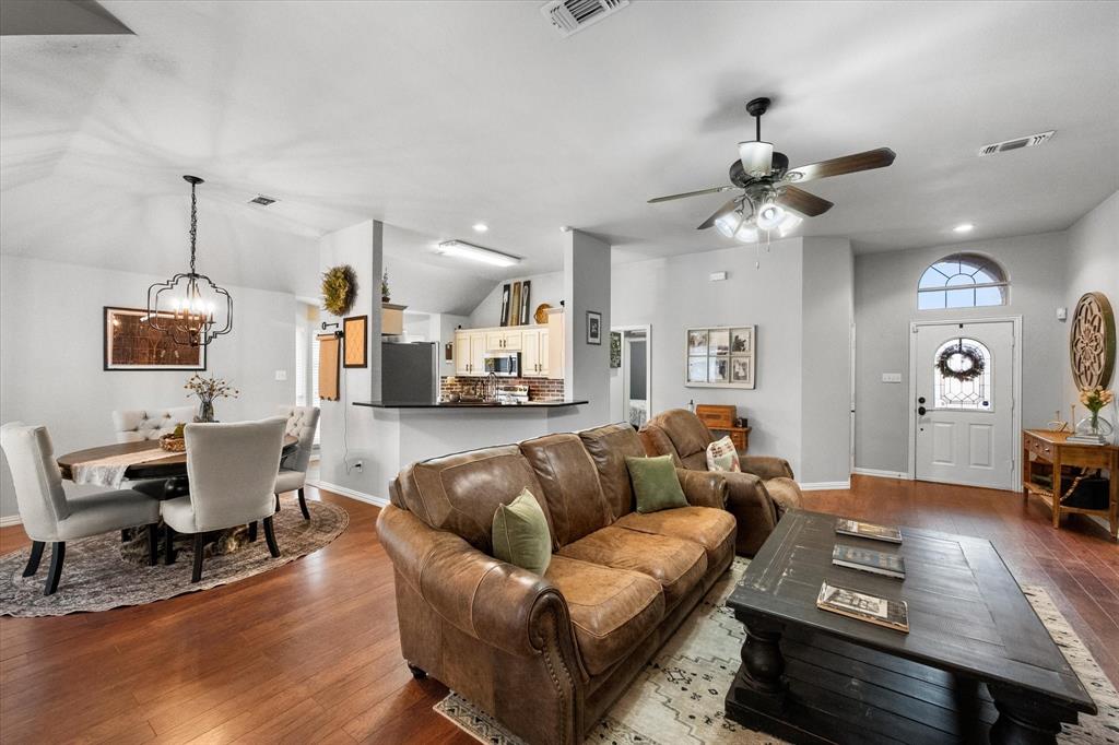 1014 Baltic Avenue Midlothian, TX 76065 - Photo 7 of 36