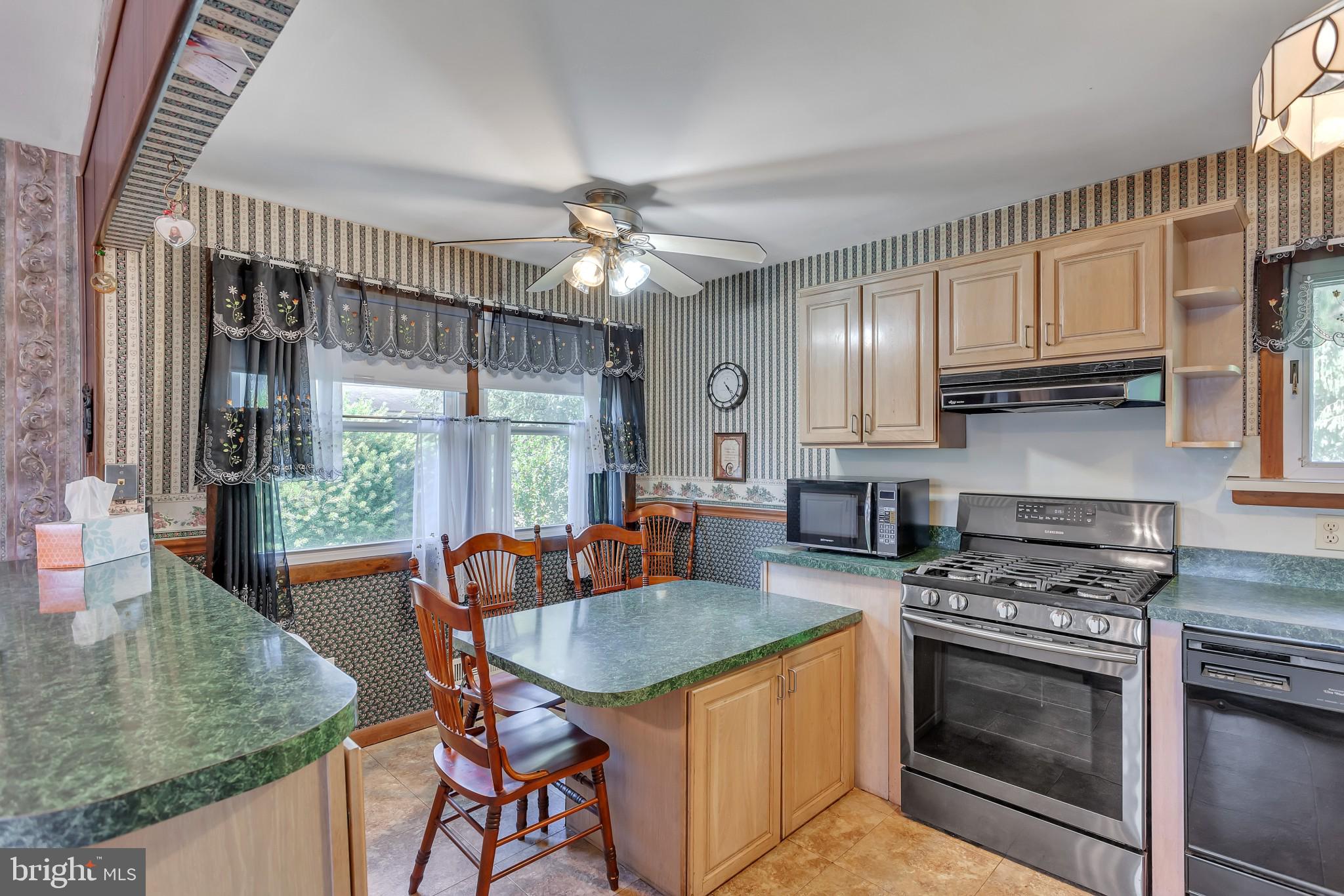 380 Springhouse Road King of Prussia, PA 19406 - Photo 6 of 23 Eat-in Kitchen