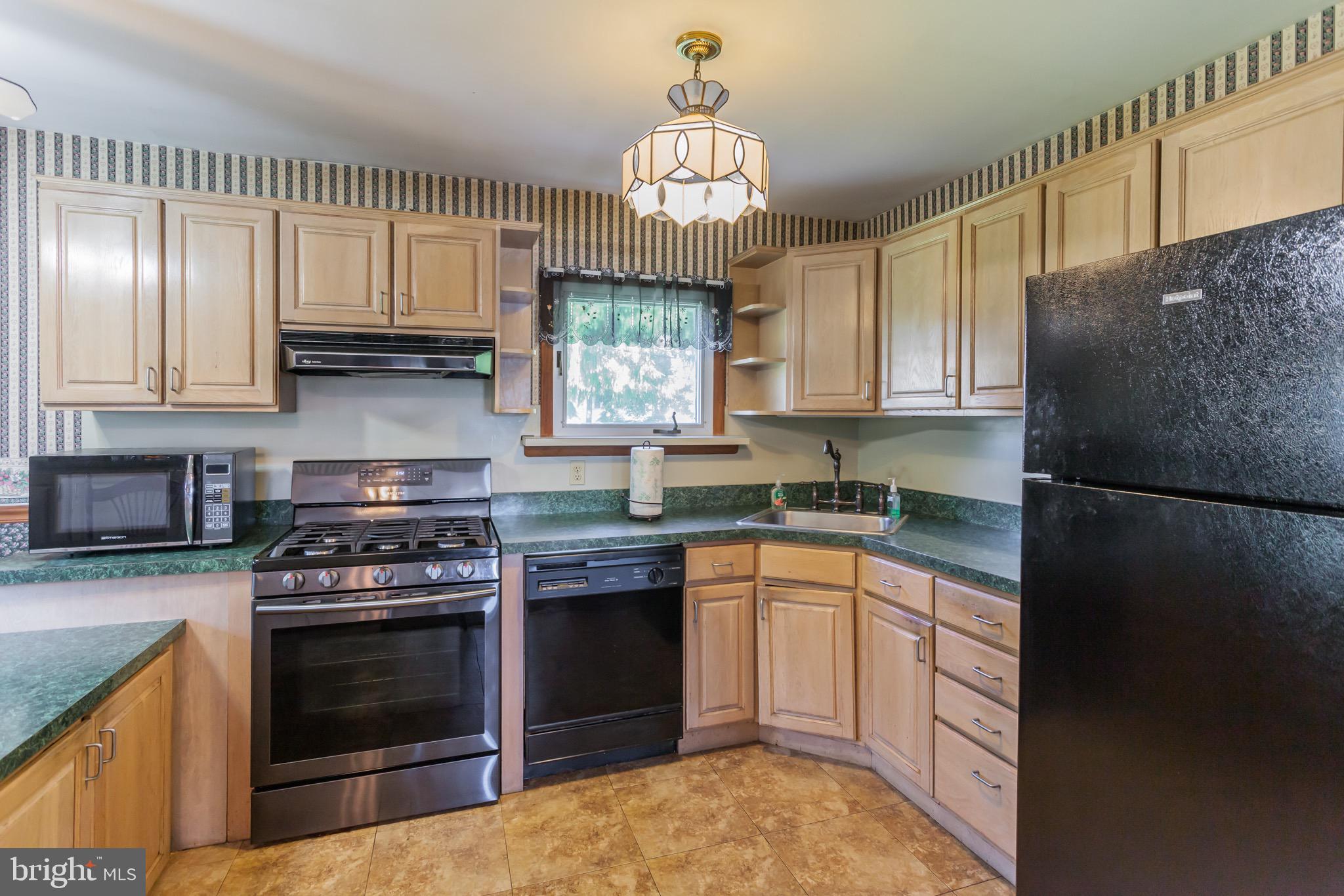 380 Springhouse Road King of Prussia, PA 19406 - Photo 7 of 23 Kitchen with newer appliances