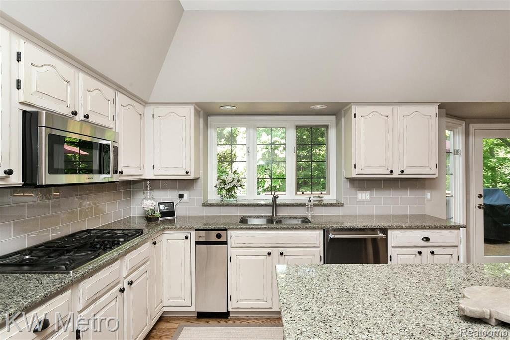 1611 Wakefield Court Rochester Hills, MI 48306 - Photo 13 of 59