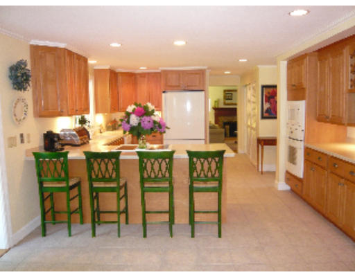 82 Thunder Road Sudbury, MA 01776 - Photo 3 of 23 Gallery Image 3