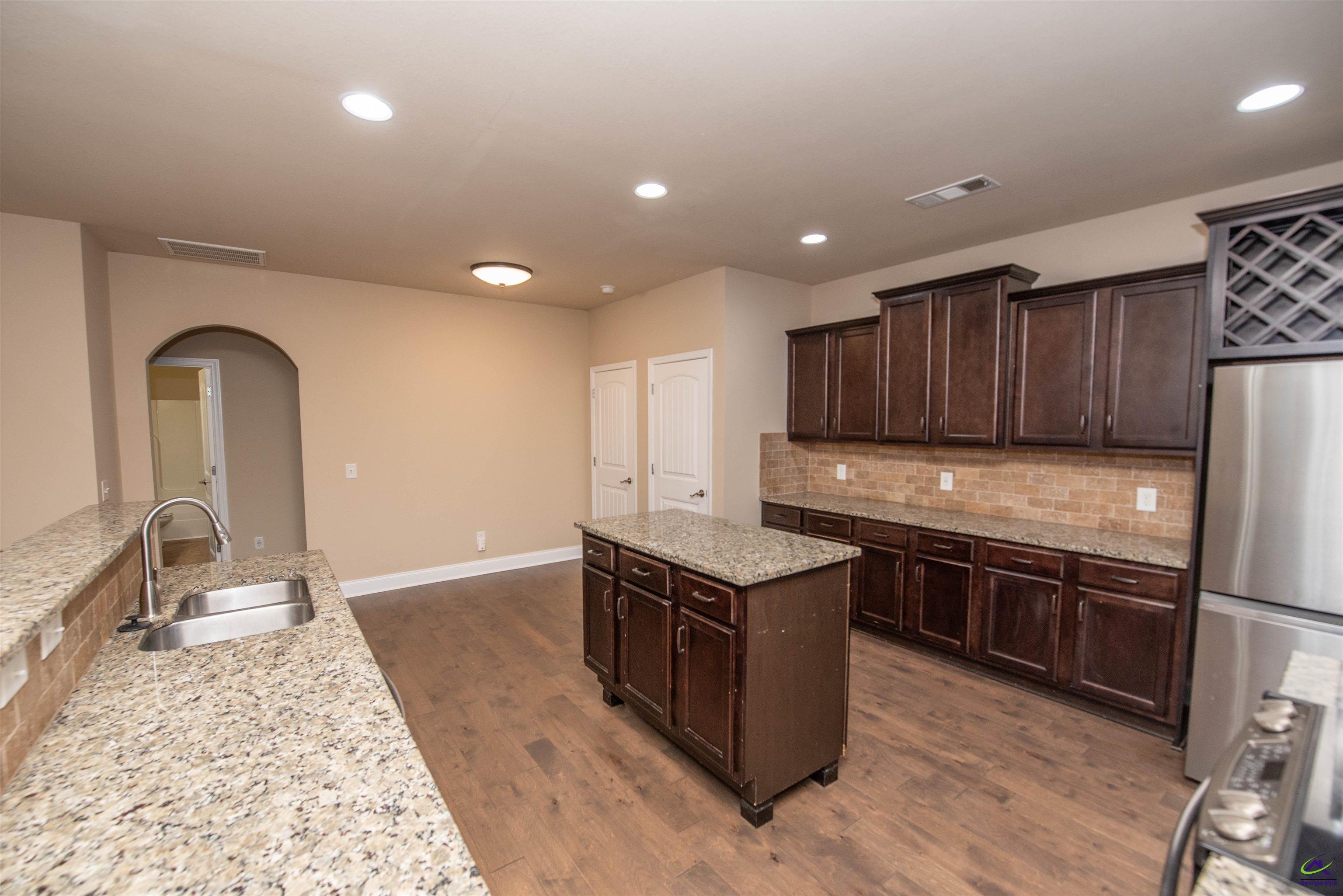 212 Christopher Luke Circle Perry, GA 31069 - Photo 16 of 58 Gallery Image 16