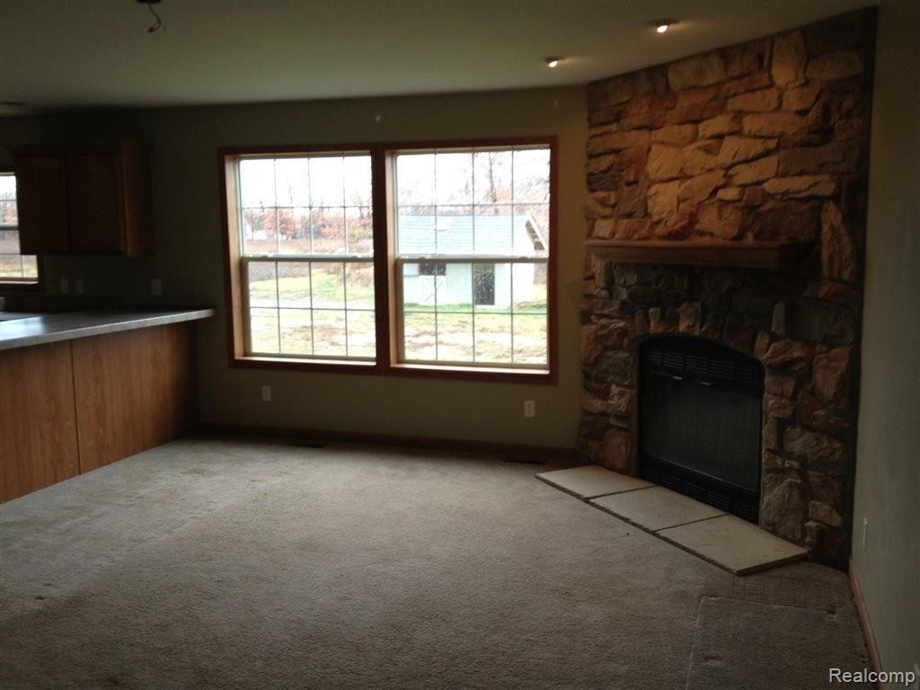10109 Green Road Fenton, MI 48430 - Photo 5 of 22 family room