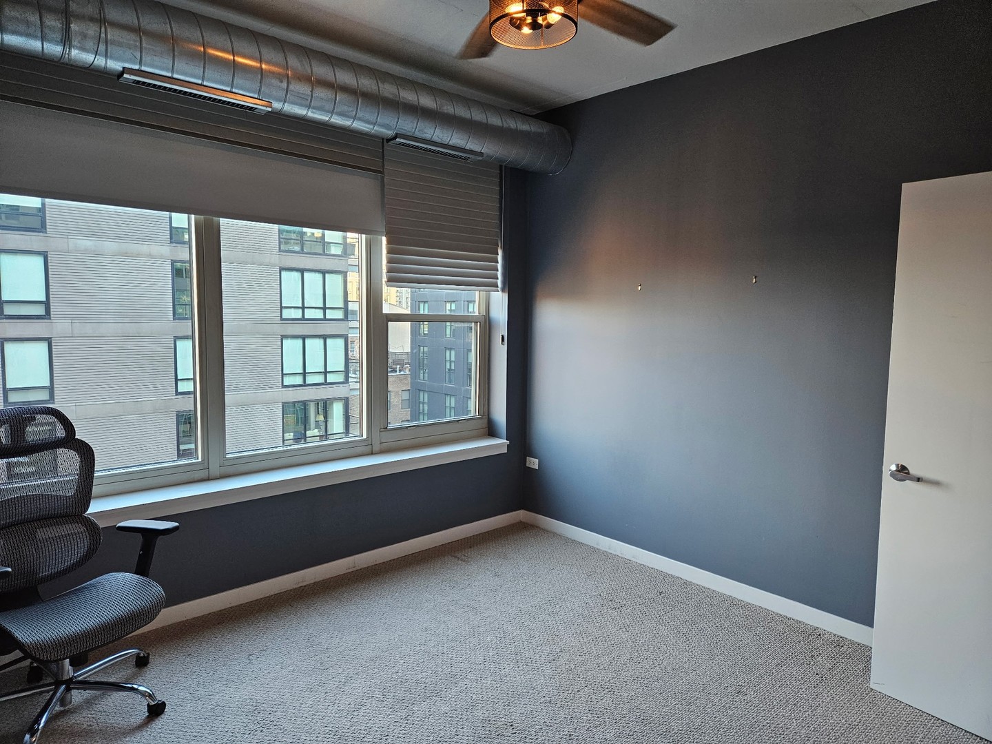 909 West Washington Boulevard, Unit 708 Chicago, IL 60607 - Photo 15 of 15 a room with furniture and windows