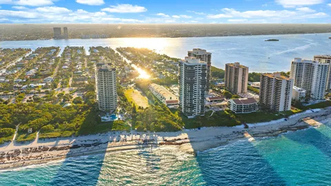 $795,000 | 3970 North Ocean Drive, Unit 6, Singer Island, FL 33404